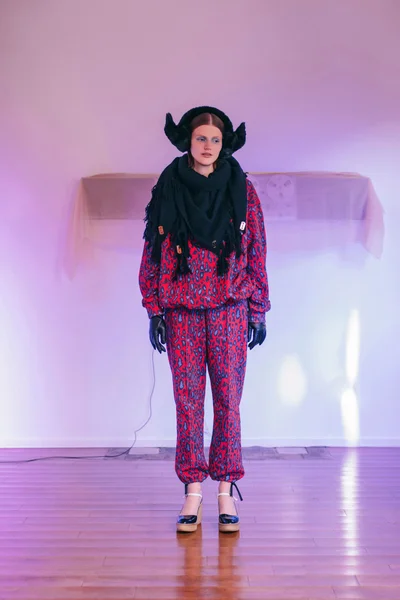 Look 16